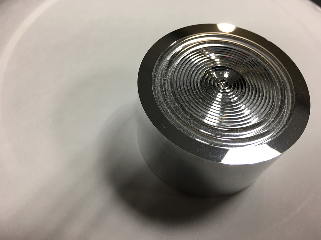 用B轴制造菲涅耳模具